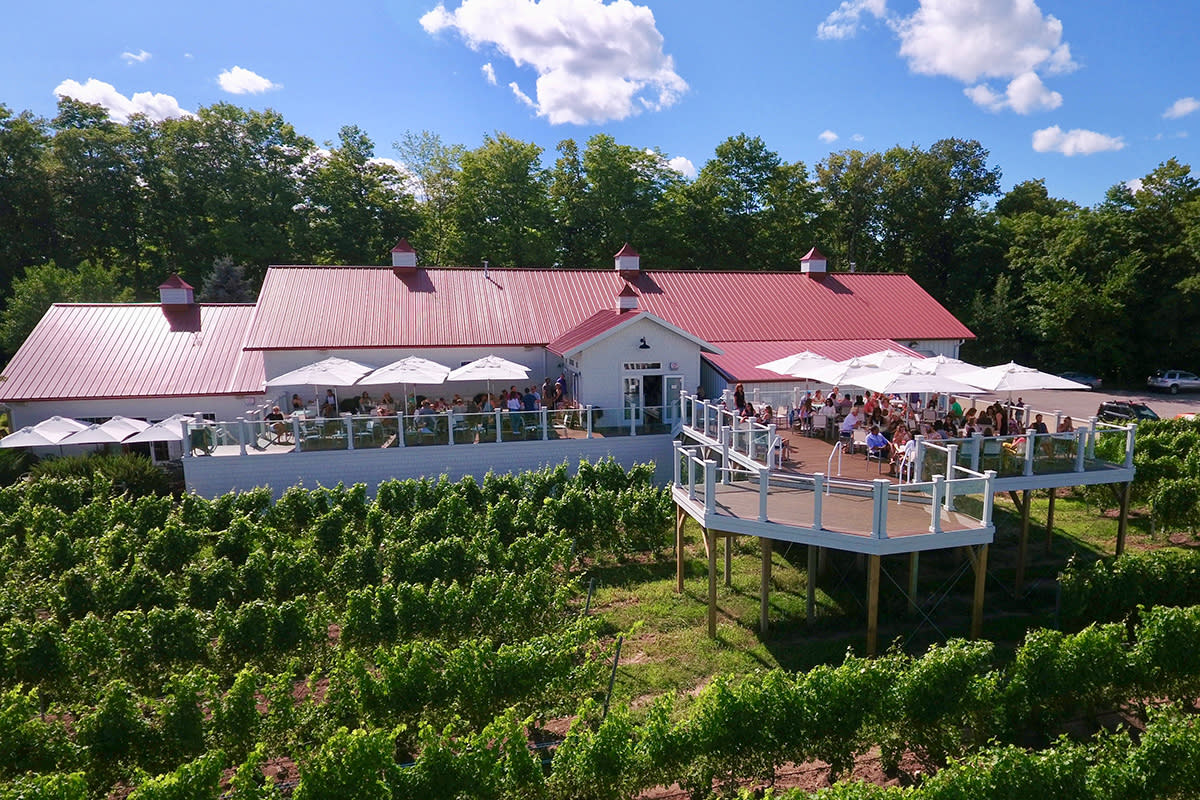 winery tour in traverse city