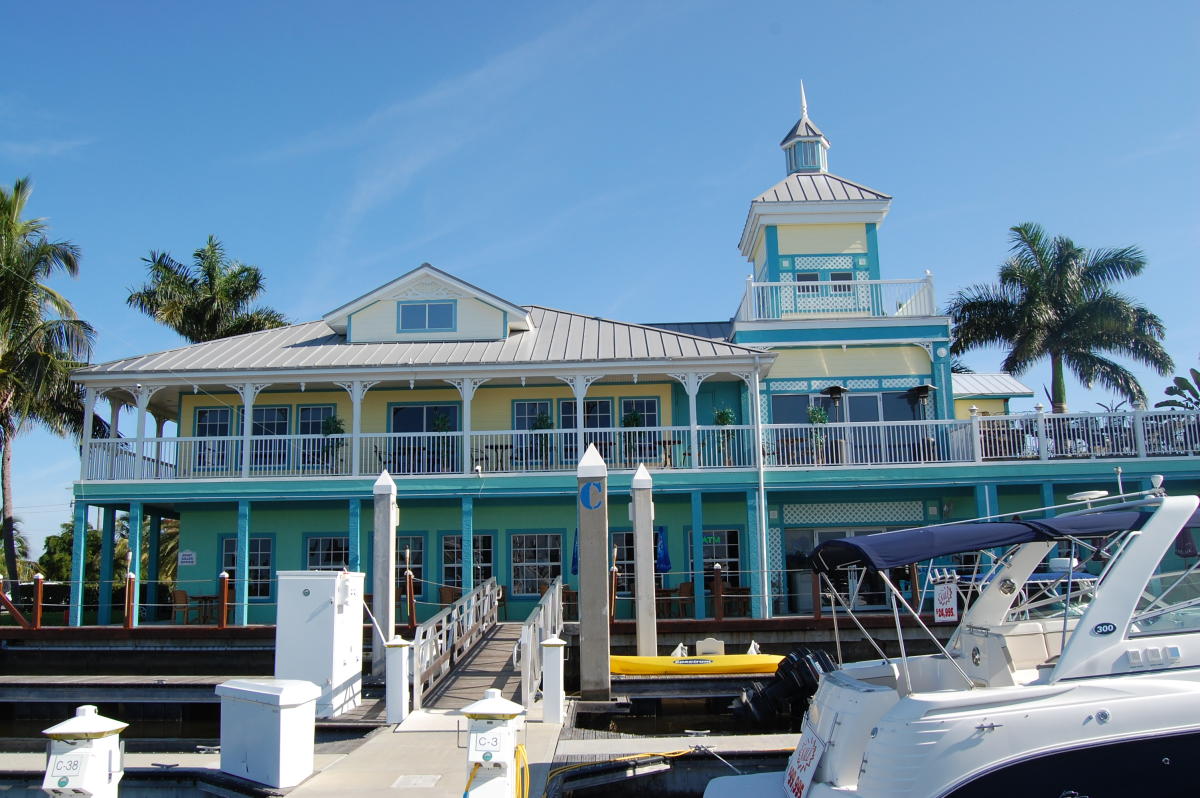 Salty Sam's Waterfront Adventures in Fort Myers Beach | VISIT FLORIDA