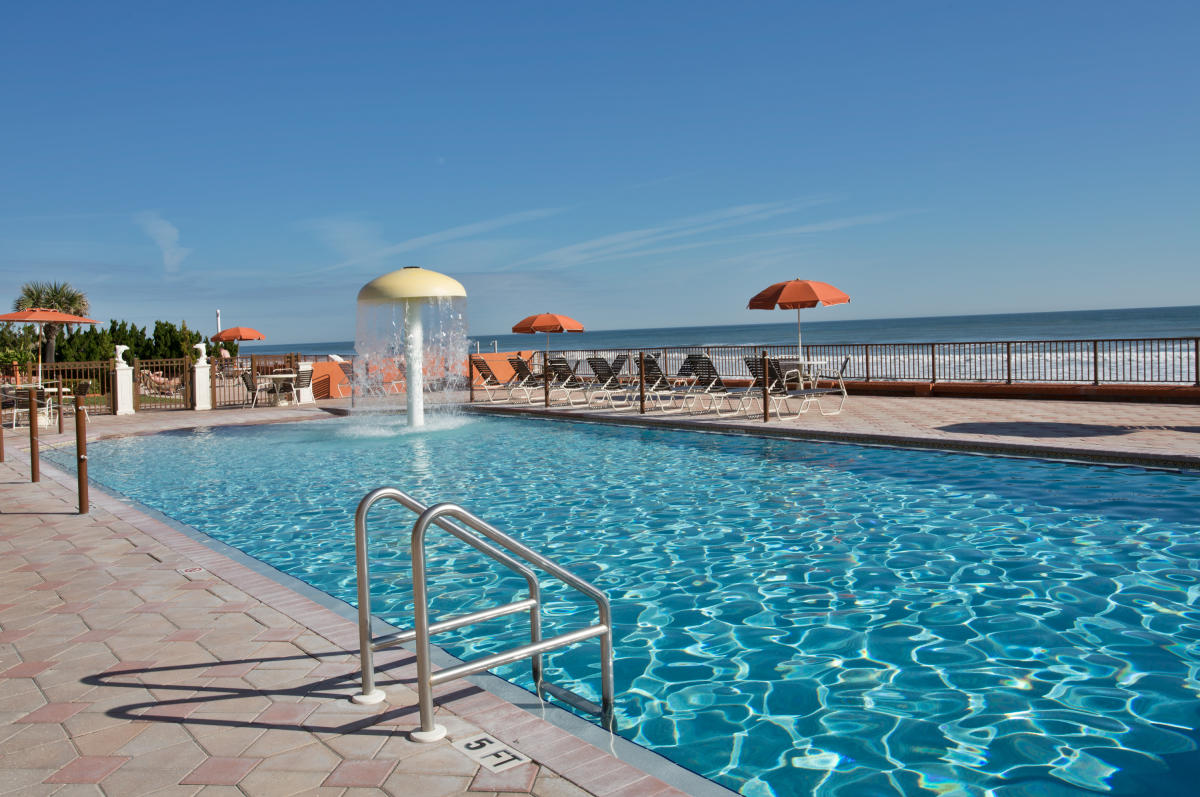 La Quinta Inn & Suites Daytona Beach Oceanfront in Daytona Beach
