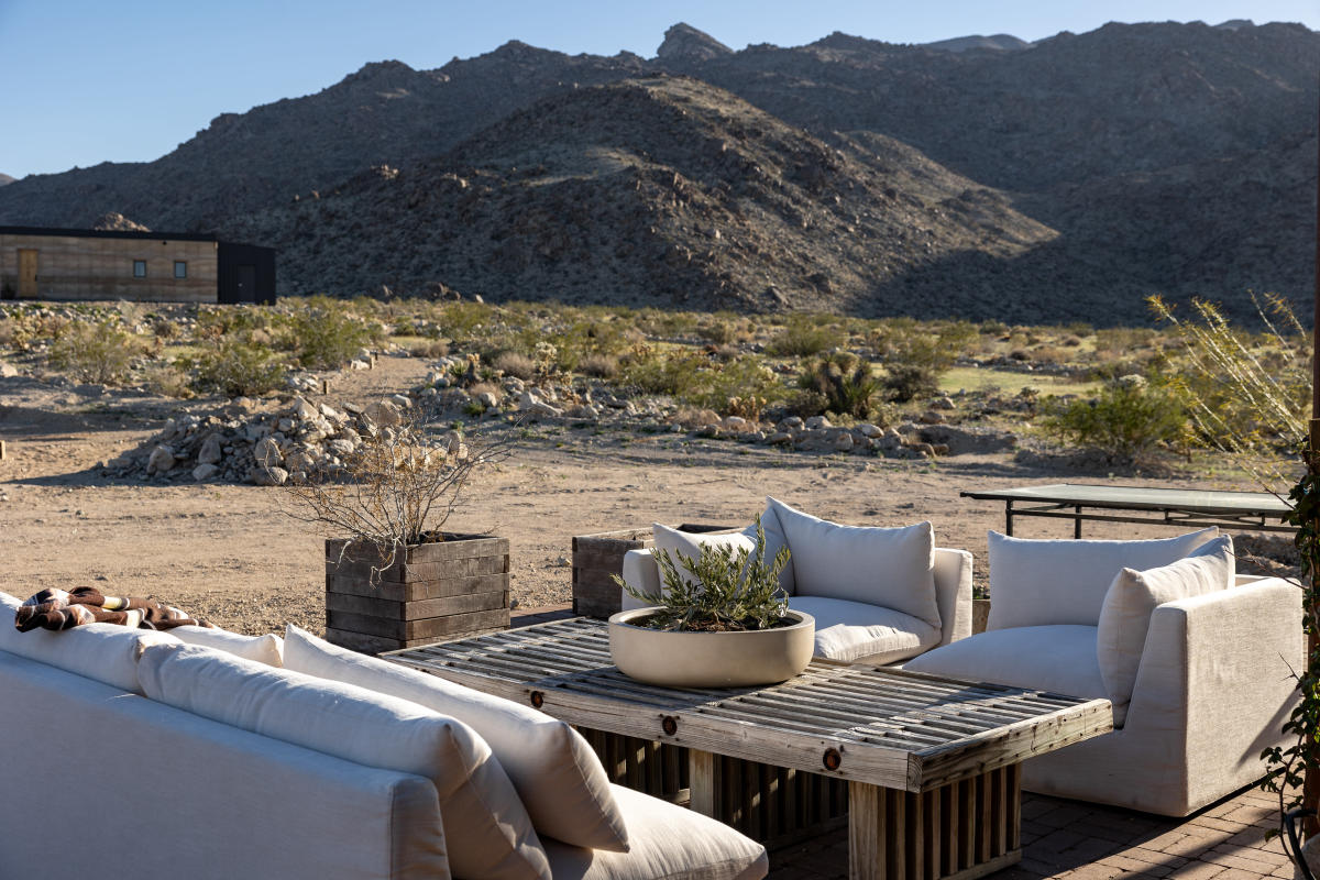 VHR24-009 Morning Dove: A Desert Masterpiece in 29 Palms