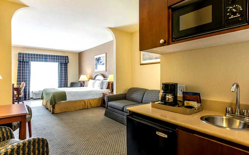 Oasis Inn & Suites
