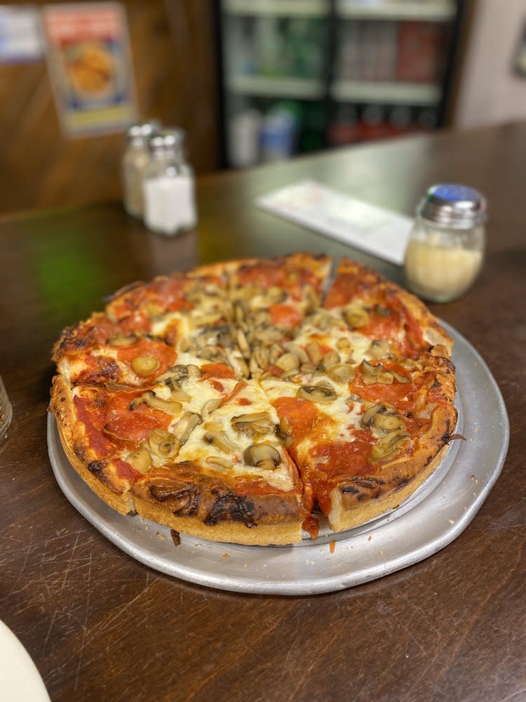 Basil's Pizza Cranston, RI 029207318