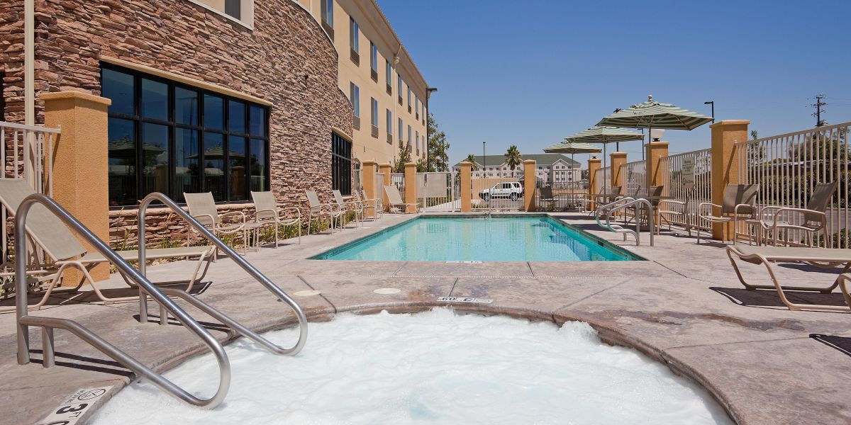 Holiday Inn Express & Suites Clovis