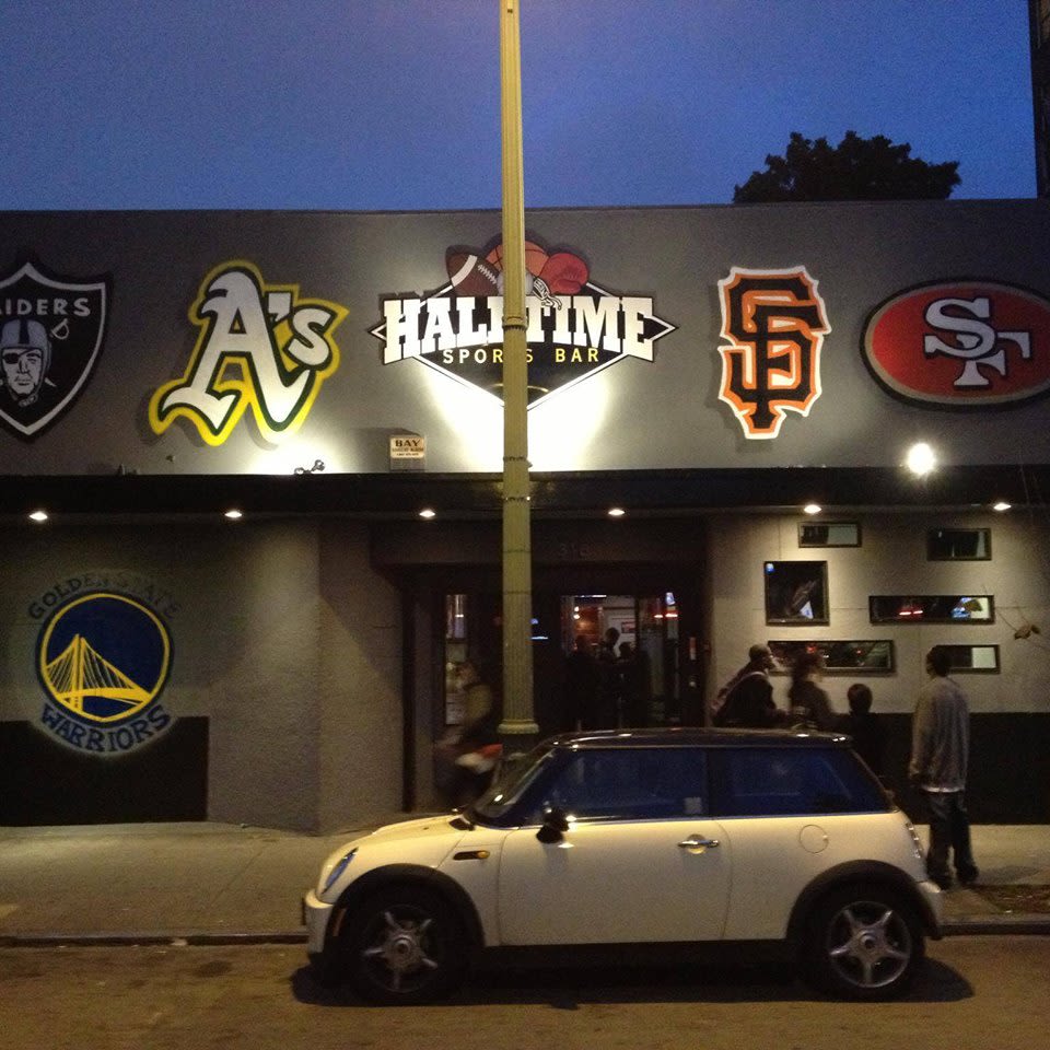 Halftime Sports Bar | Oakland, CA