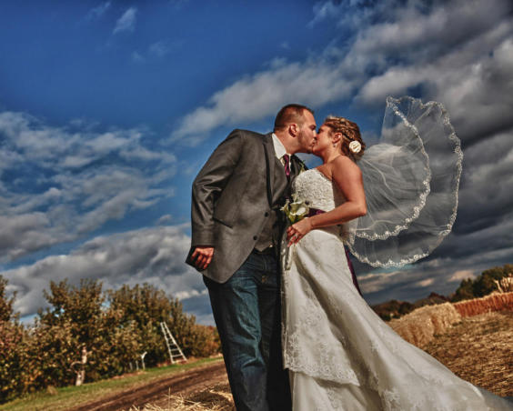 Outdoor Wedding Photos at Beasley's Orchard