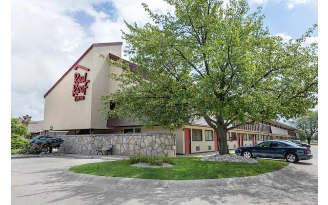 Red Roof Inn Exterior