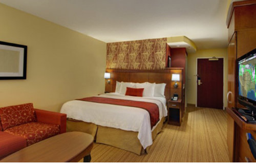 Courtyard By Marriott Madison East