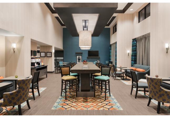 Hampton Inn Amp Suites Mills Civic Parkway West Des