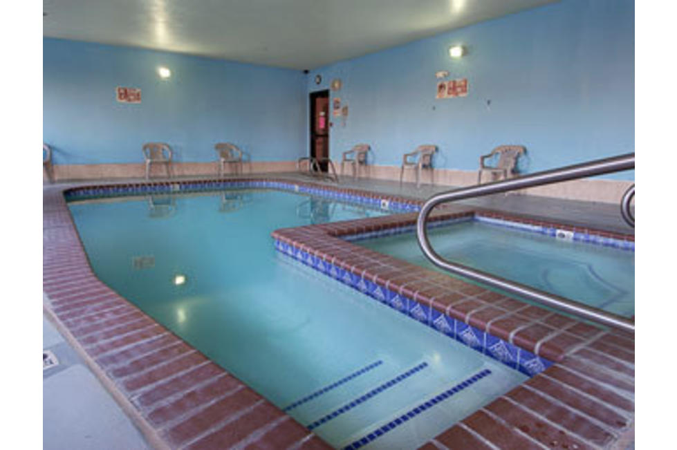 Days_Inn_Lehi_Pool.jpg