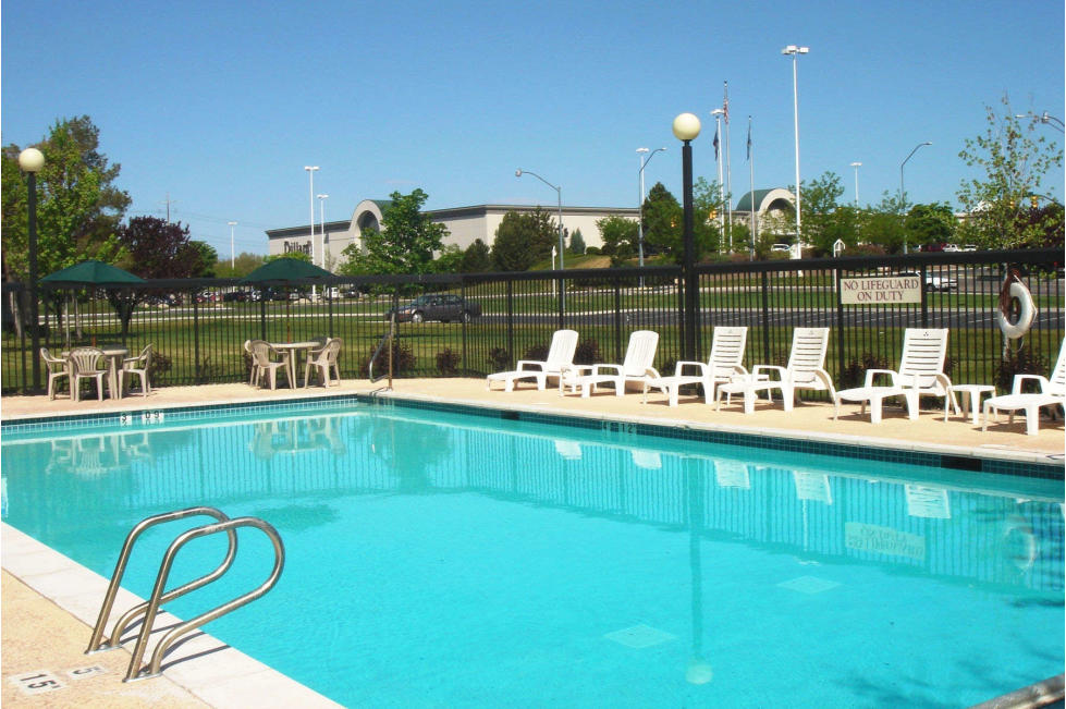 Ramada Pool