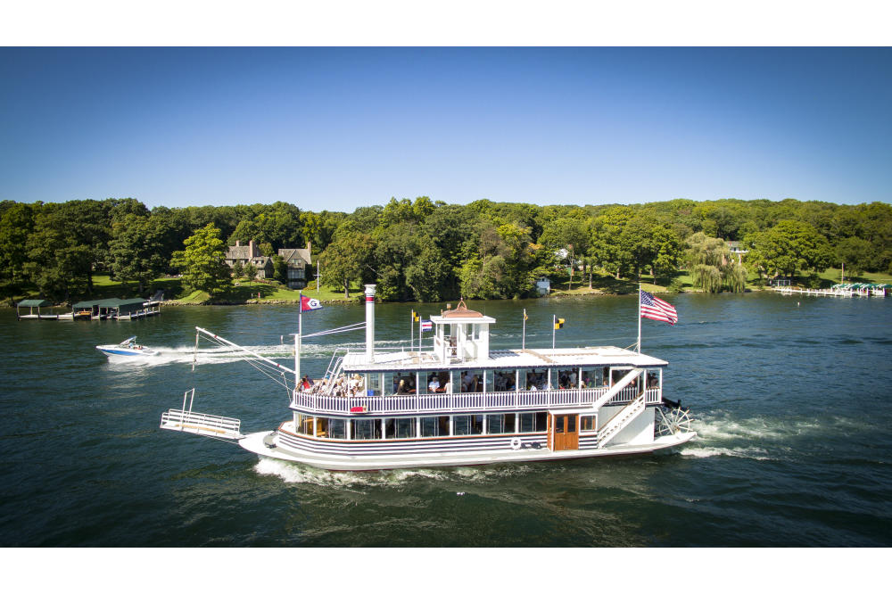 2016ladyspeedboat.jpg