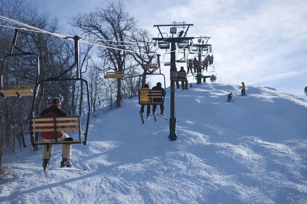 LR_Z2M_6257_skihill.jpg