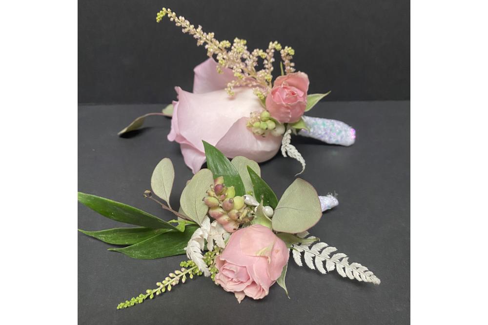 buttonhole pink roses