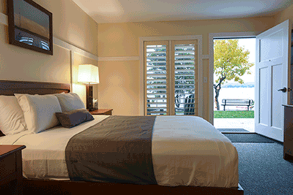 Lakefront Room