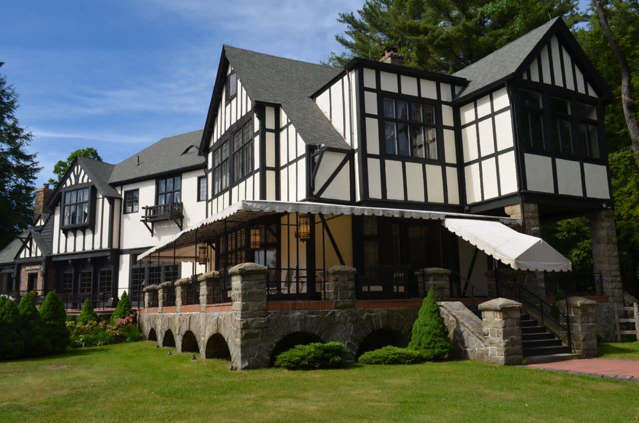 The Hampton Inn Suites In Bartonsville Stroudsburg Is A Great Location For Meetings In The Poconos Poconomtns Meetings In The Pocono Mountains Hampton Inn The Hamptons Conference Facilities