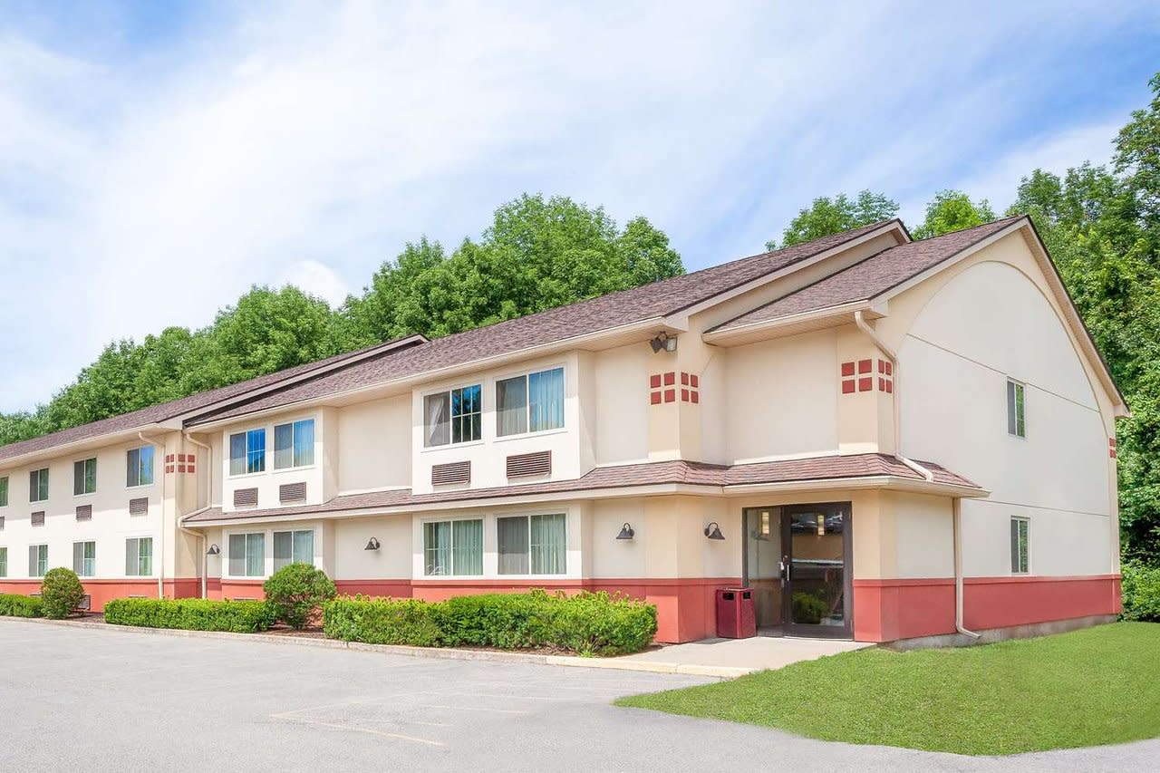 Super 8 Motel Wyndham Oneonta/Cooperstown Oneonta, NY 13820