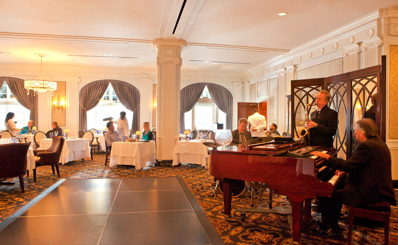 The Hotel Roanoke Conference Center Curio 8211 A
