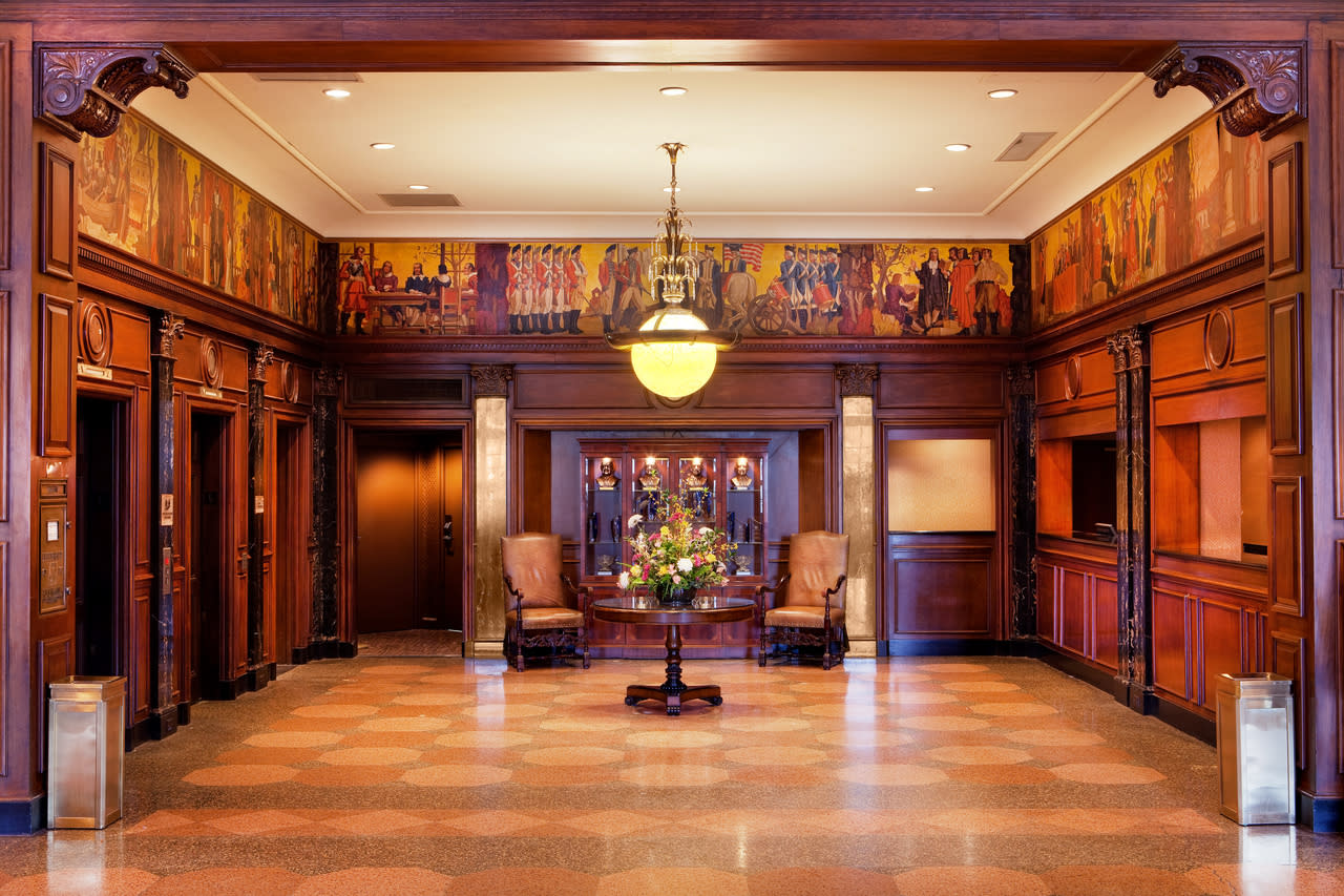 The Hotel Roanoke Conference Center Curio 8211 A