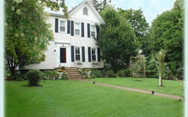 Golden Pineapple Bed & Breakfast