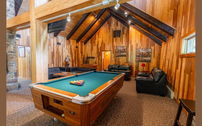 Log Cabin Lodge & Suites