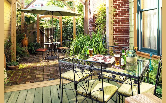 The front coutyard is perfect for evening byob cocktails