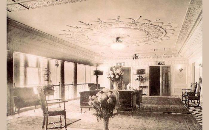 1922 Balcony Lobby