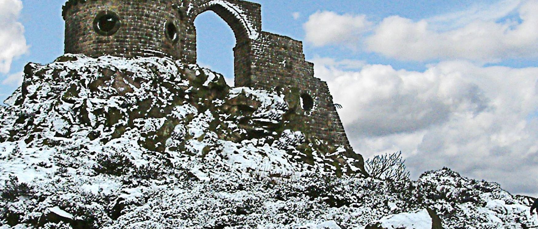 Kidsgrove Mow Cop folly in snow