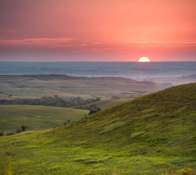 https://assets.simpleviewinc.com/simpleview/image/upload/c_fill%2Cf_jpg%2Ch_572%2Cq_65%2Cw_640/v1/clients/kansas/Flint_Hills_of_Kansas_88d64cc8-7d05-4c08-8289-2393444fe5dc.jpg