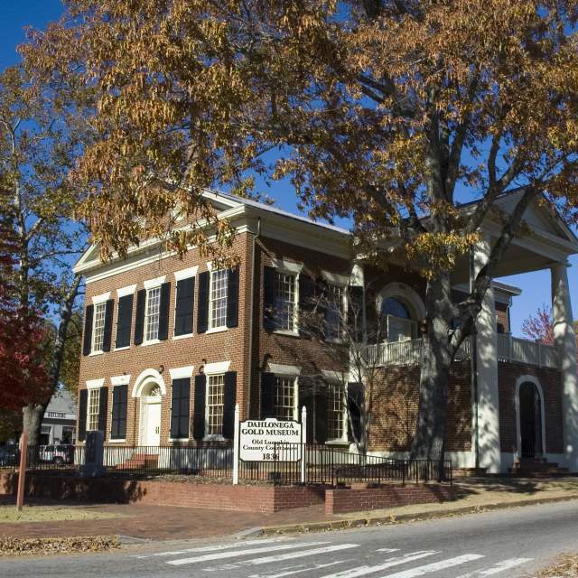 https://assets.simpleviewinc.com/simpleview/image/upload/c_fill%2Cf_jpg%2Ch_640%2Cq_65%2Cw_640/v1/clients/dahlonegaga/Dahlonega_Gold_Museum_side_credit_Georgia_Dept_of_Natural_Resources_37fb53a6-39e7-4399-b705-6063426fc65a.jpg?utm_source=chatgpt.com