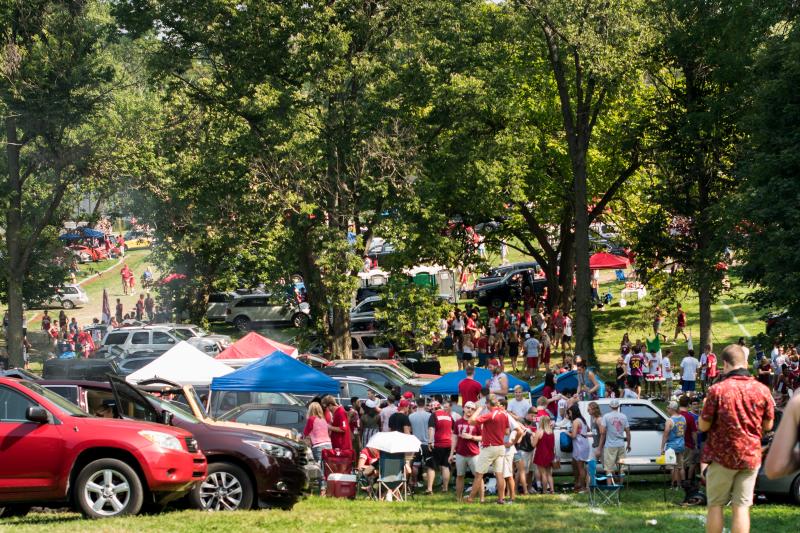 https://assets.simpleviewinc.com/simpleview/image/upload/c_fill%2Ch_533%2Cq_75%2Cw_800/v1/clients/bloomington/Pivot_VisitBloomington_GameDayTailgate_017_1945de62-86ac-4d15-ba61-9bddacd3e88c.jpg