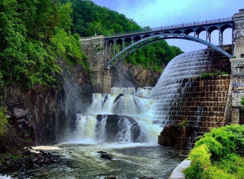 https://assets.simpleviewinc.com/simpleview/image/upload/c_fill%2Ch_715%2Cq_75%2Cw_975/v1/crm/westchesterny/crotongorge0-1a5ddc7d5056a36_1a5dde46-5056-a36a-07002c1a630d5145.jpg