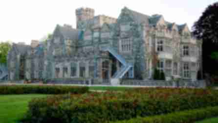 A mansion built of stone on Long Island's Gold Coast