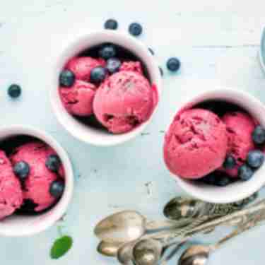 冰淇淋和蓝莓