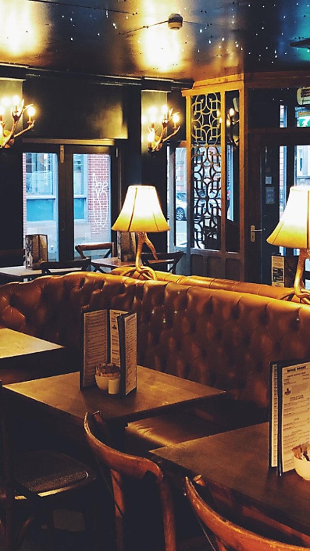 Tables and chairs in Moose.