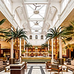 The enterance to the Municiple Building