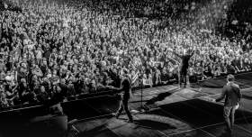 Crowd Bryan Adams