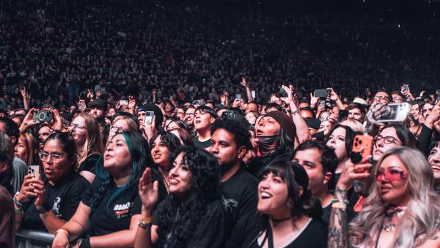 Crowd Side
