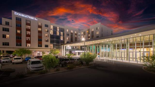 image of double tree hotel in downtown tucson