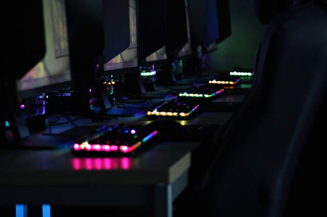 60 gaming PC's equipped with over 60 games