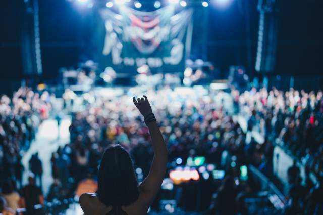 Premium riser center stage view