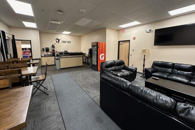 Penguins Lounge