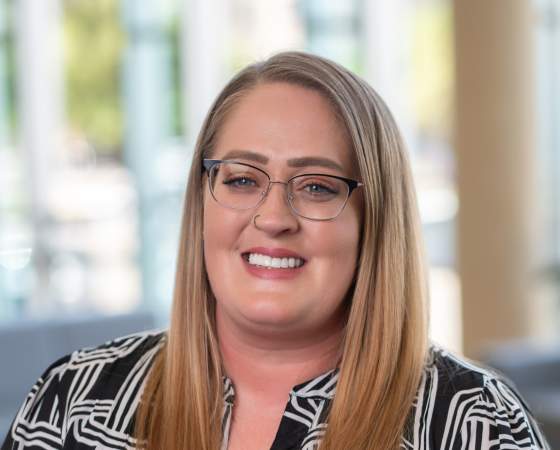 Headshot - Jennifer Batey