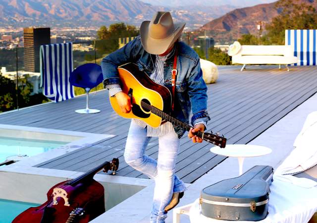 Dwight Yoakam