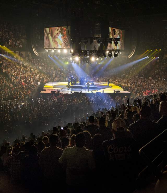 luke combs crowd