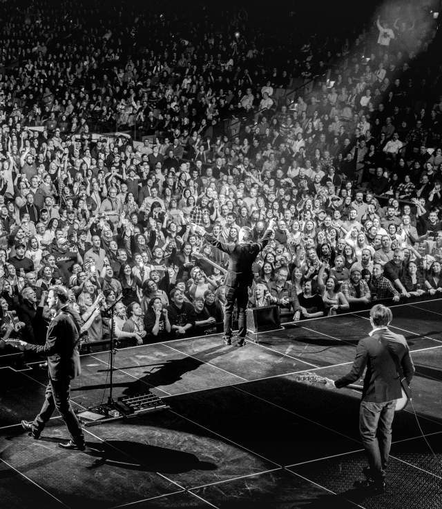 Crowd Bryan Adams