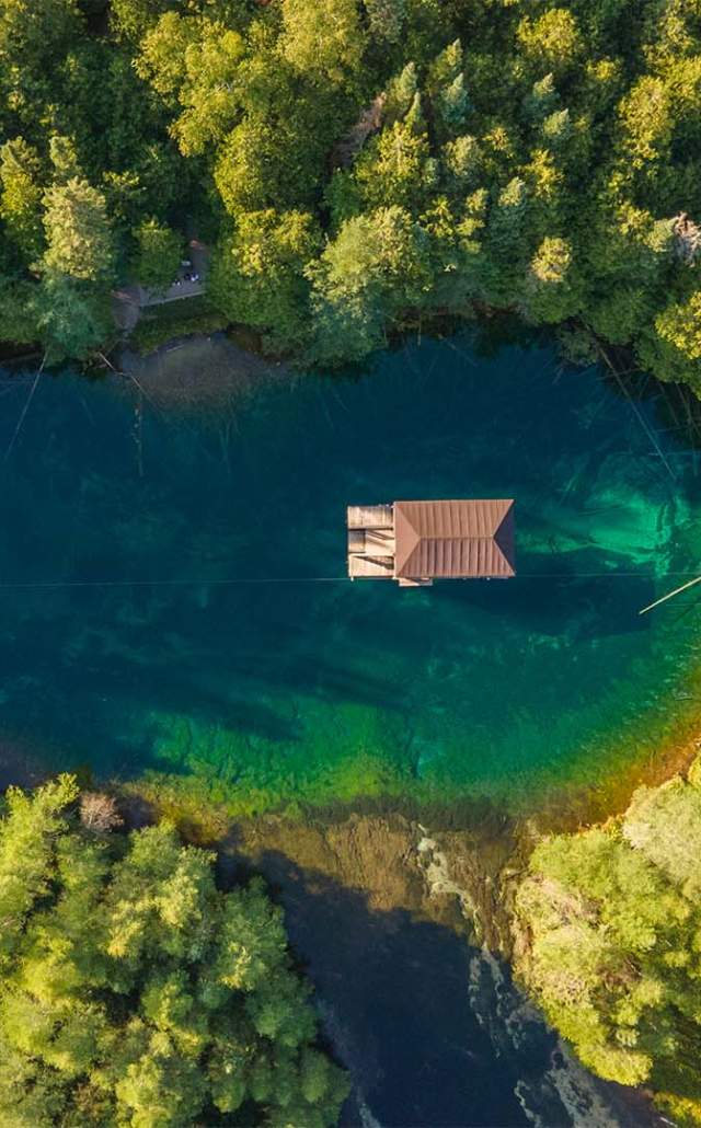 Kitch-iti-kipi Michigan’s Largest Natural Freshwater Spring, located in the Upper Peninsula of Michigan