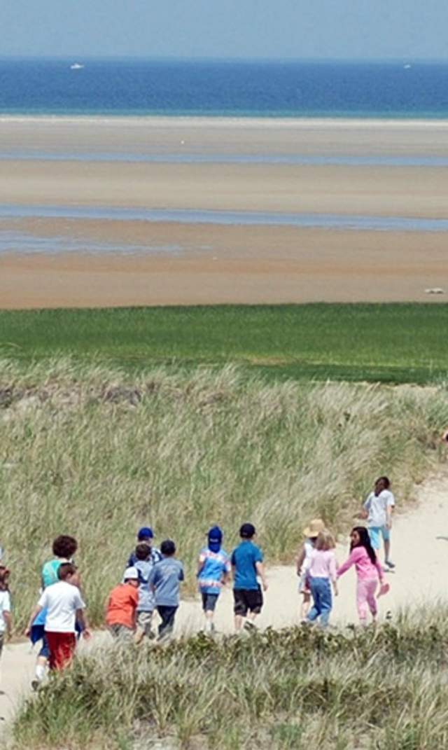 CCMNH School Group Walk to Bay