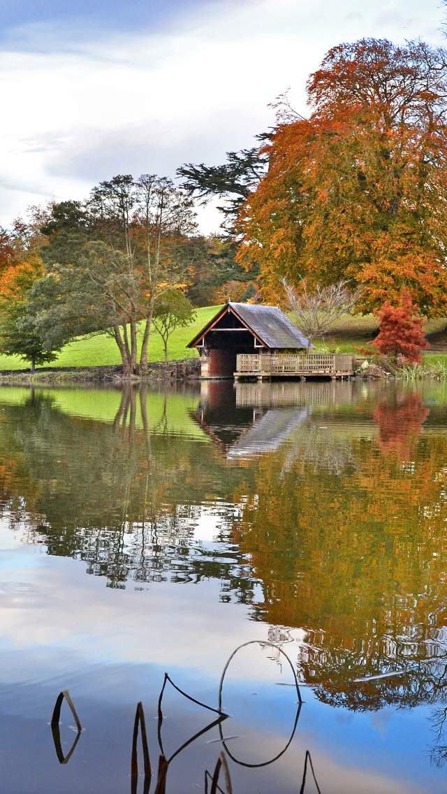 Sherborne Castle lake and boathouse in autumn