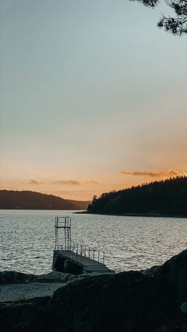 Stupetårnet på Høysand i Sarpsborg i solnedgang. Foto.
