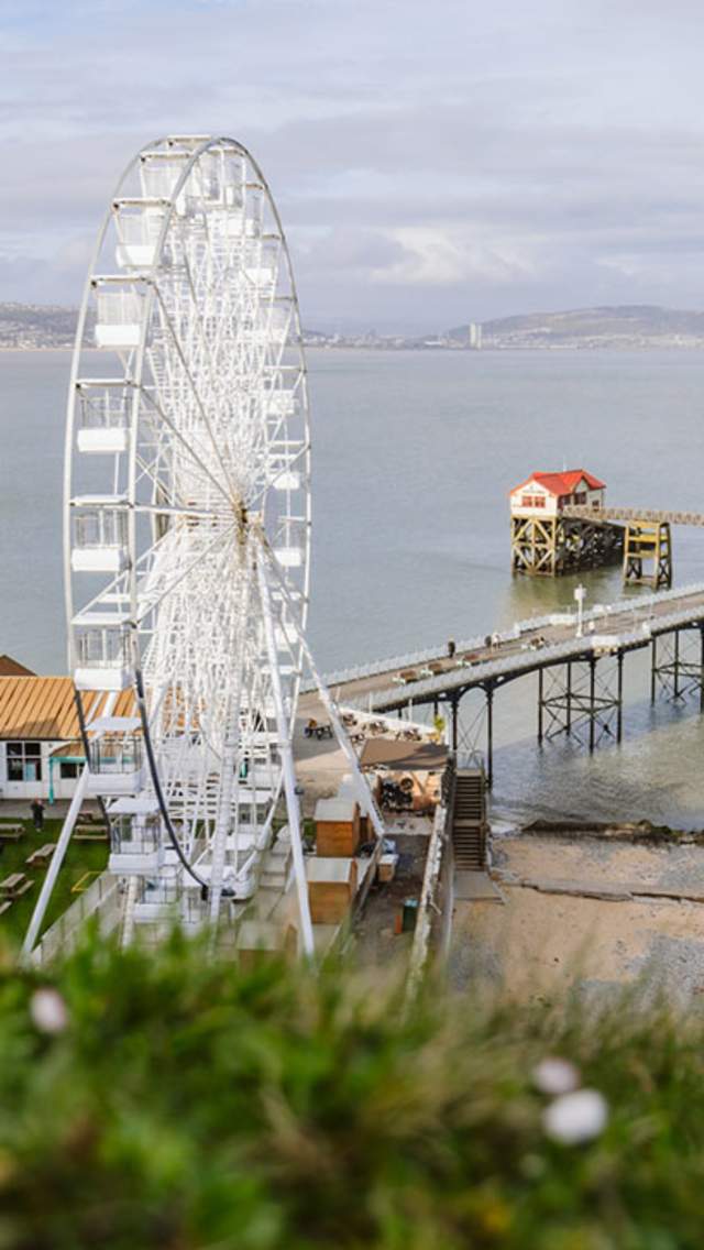 Large Ferris wheel next to Mumbles pier